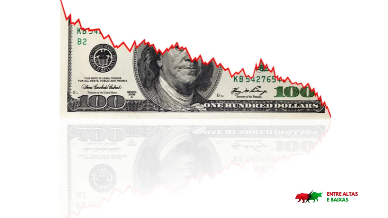 Dólar opera em queda