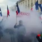 Protestos em França: Manifestações contra Macron e Cortes Orçamentários