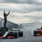 Verstappen vence em Baku após erro de Piastri; Norris reduz vantagem